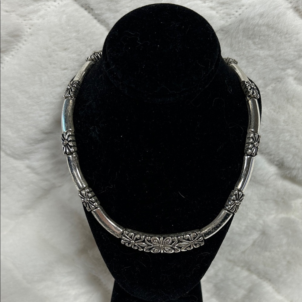 Source Unknown Silver-Tone Floral Link Necklace
16”